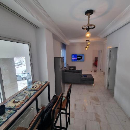 Ennasr Comfort Stay, 2 Bedrooms, near Airport & Medical Centers in Ennasr