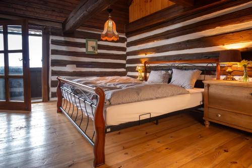 Pod jednou střechou (Pod jednou strechou) in Podkosta