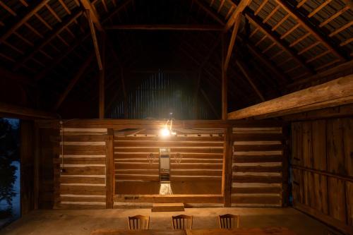 Pod jednou střechou (Pod jednou strechou) in Podkosta