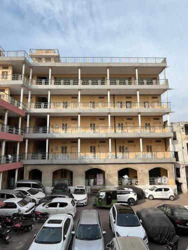 Exterior view, Qaiser Hotel in Lahore