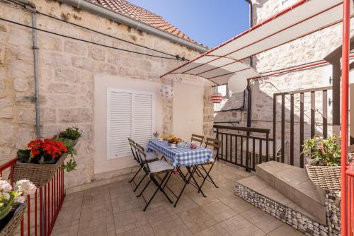 beranda/teres, Casa Vlatka-Cozy studio & room in Hvar
