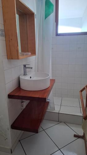 Agreable logement type F1, face a la baie, vue mer et jardin, proche debarcadere et toutes commodite in Terre-de-Haut