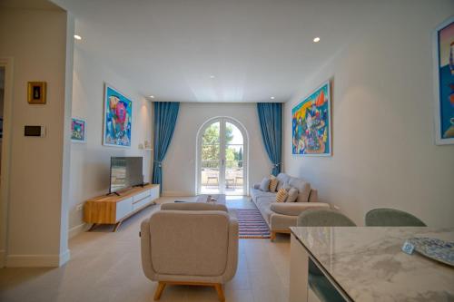 Lustica Bay Centrale by 2BHome