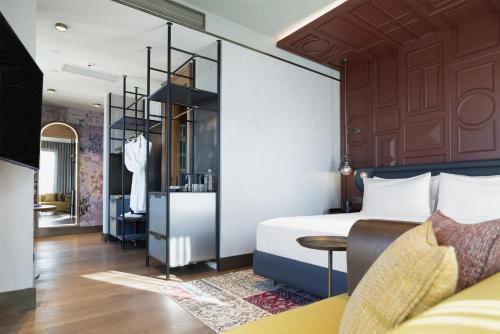 room detail thumbnail 1