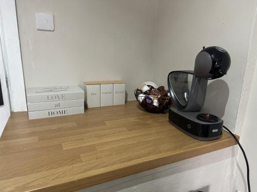 Modern 2 Bed Apartment, Sleeps 4 in Болтон