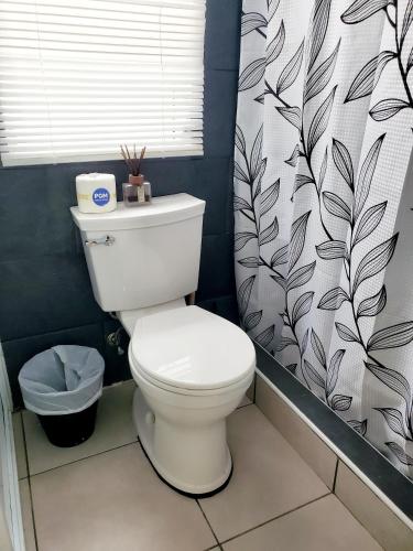 Private room with parking and bathroom in 아구아다