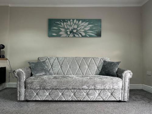 Modern 2 Bed Apartment, Sleeps 4 in Болтон