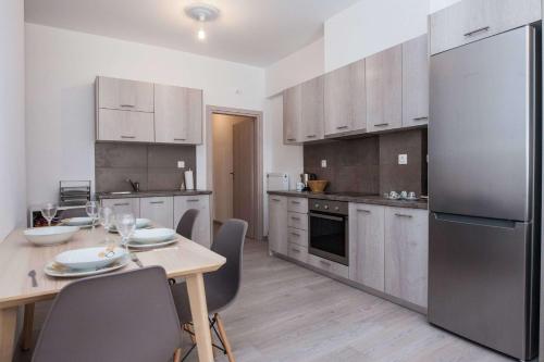 Trendy Cozy 2 Bd Apt in Panormou Metro Station