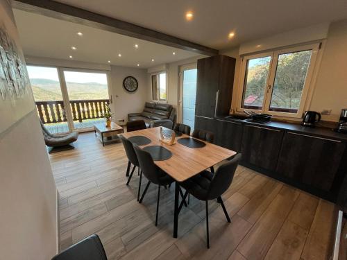 virtuve, Le Chalet de la belle vue in Fušī