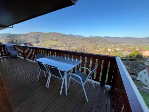 Balkons/terase, Le Chalet de la belle vue in Fušī