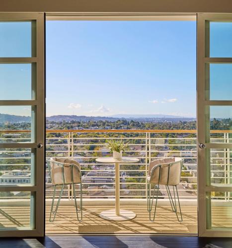 Cameo Beverly Hills by Hilton Room Type - Sunset Boulevard Suite with View