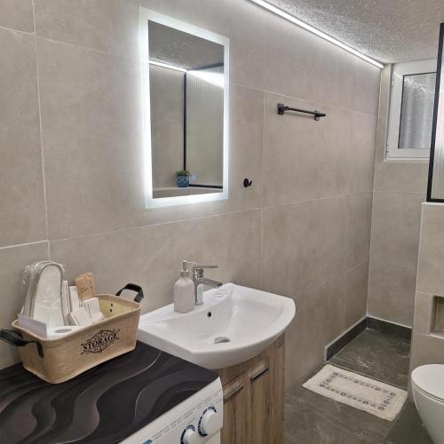 MARIAS APARTMENT SMART KEY BOX by PROJECT 86 IKE in 阿格里尼昂