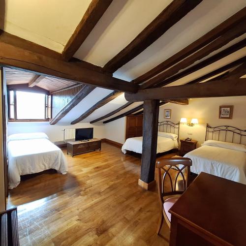 3 twin beds