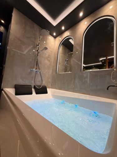 Onyx Suite Jacuzzi Privatif in Вільжуст