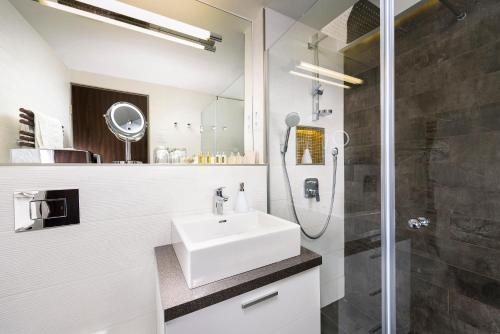 Opera Garden Apartments - image 4