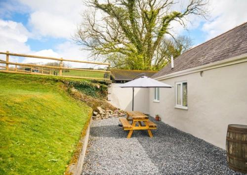 Viesnīcas āriene, Coedllys Cottage - A countryside retreat for families and friends, with exclusive use of a swim spa in Llangynin
