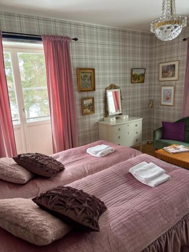 Villa Billerud Room Type - Family Room with Lake View