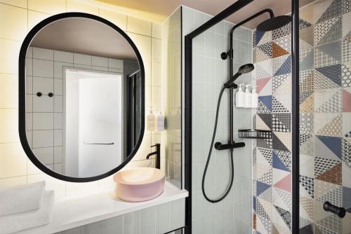 room detail thumbnail 2