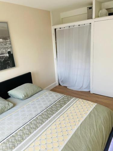 Appartement spacieux avec vue sur la Tour Eiffel in Безон