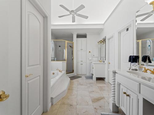 Stunning Spacious Family Home in University Park in University Park