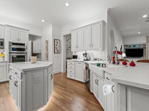 Stunning Spacious Family Home in University Park in University Park