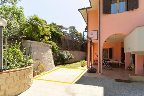 Quercianella Relax in Villa with Patio & Garden in Кверчіанела