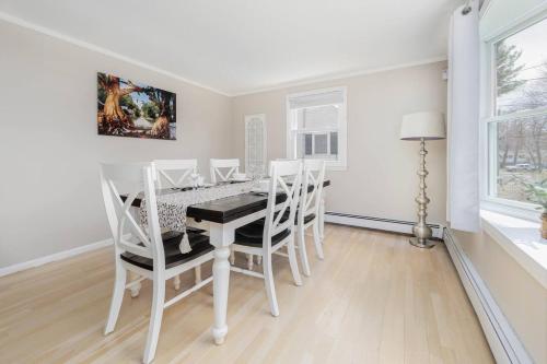 Hidden Gem Lake House 3BR, 2.5BA in 蘭多夫