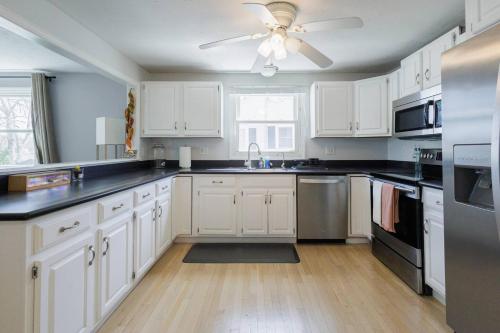 Hidden Gem Lake House 3BR, 2.5BA in 蘭多夫