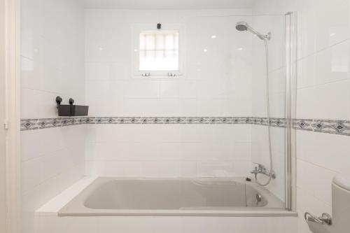 C19 Sunny Apartment with Pool and Terrace - image 2