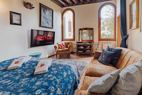 Palazzino Veneziano • Noble Floor Elegance - image 13