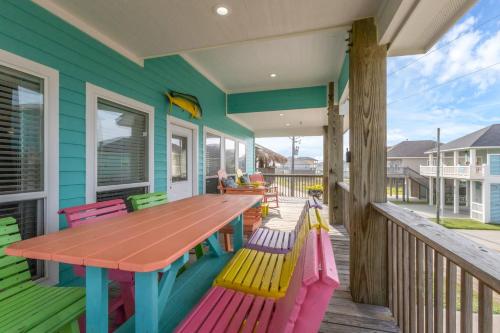 Escape Steps to Beach Large Deck Group Ready in Port Bolivar (TX)