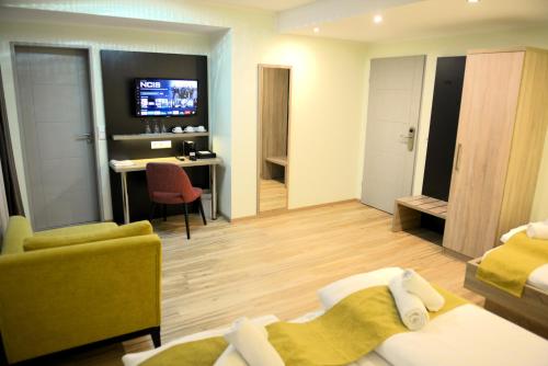 3 twin beds
