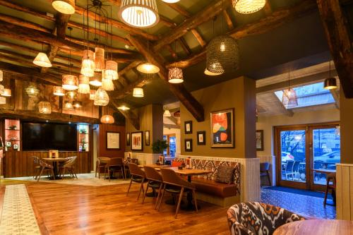 酒吧/高級酒吧, The Old Bridge Inn, Holmfirth, West Yorkshire - The Coaching Inn Group in 霍姆弗斯
