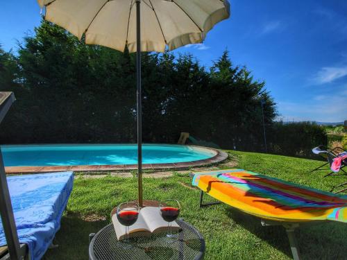  Charming Mansion in Chianacce with Swimming Pool, Pension in Valiano