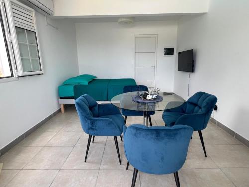 Dotări, Havre de détente, F2 et studio en bas de villa avec piscine (Havre de detente, F2 et studio en bas de villa avec piscine) in Le Diamant