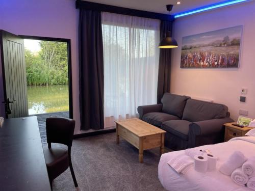The Waterfront Lodges Room Type - Deluxe King Room with Lake View