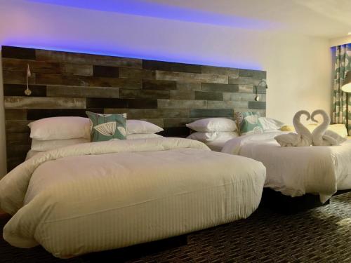 The Waterfront Lodges Room Type - Deluxe Double or Twin Room with Lake View