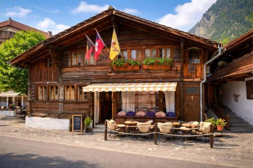 Modern 2BR Loft in Historic Swiss Chalet 200m from Interlaken West - Apartment - Unterseen