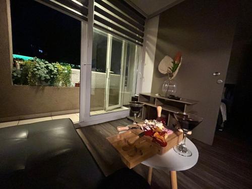 Moderno Depto en Santiago Centro Wine and Cheese Experience