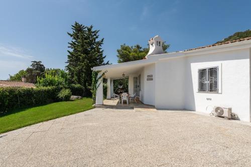 Villa Nieves Seaview with Private Garden and Parking near Costa Rei Beach