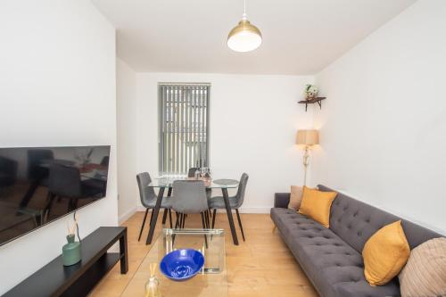 Modern 4 Bedroom House Sleeps 10 Free Parking Liverpool – khách sạn tại Thị trấn Bootle