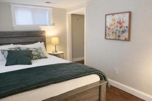 Close to UNC with Great Yard, Firepit & Free Bikes! in Greeley, USA