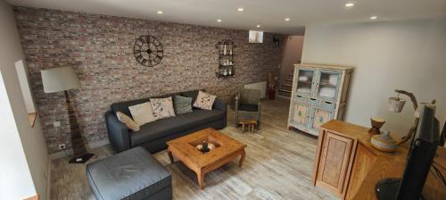 Koplietošanas atpūtas telpa ar TV, Grande maison de village entiérement rénovée (Grande maison de village entierement renovee) in Ispagnac