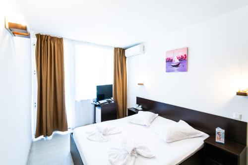 Hotel Azur – Eforie Nord, CA