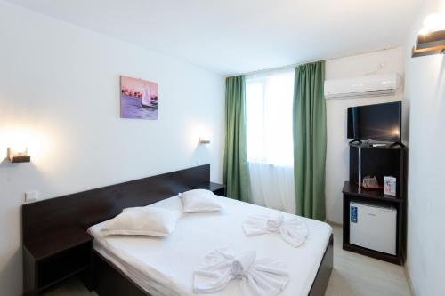 Hotel Azur – Eforie Nord, CA