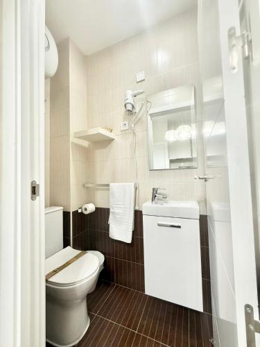 Piramides 2 Apartment - image 16
