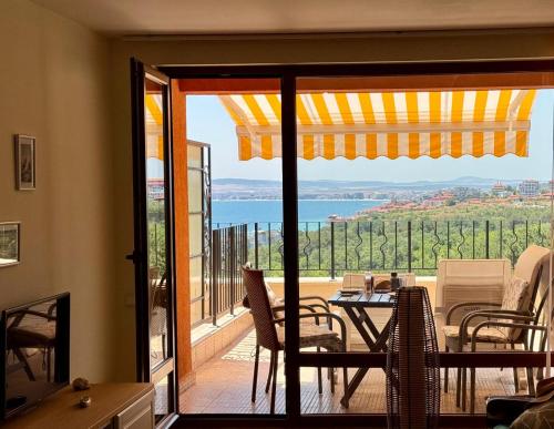 Sea Fort Club & Grant Resort - FLAMINGO Terrace - Sveti Vlas – khách sạn tại Elenite
