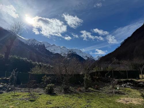 Skats, Maison de Pierre, Sauna et Vue Pyrénées (Maison de Pierre, Sauna et Vue Pyrenees) in Arcizans-Avant