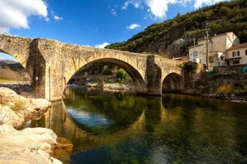 Charmant studio meublé en Ardèche à Pont de Labeaume proche de la rivière (Charmant studio meuble en Ardeche a Pont de Labeaume proche de la riviere) in Pont-de-Labeaume