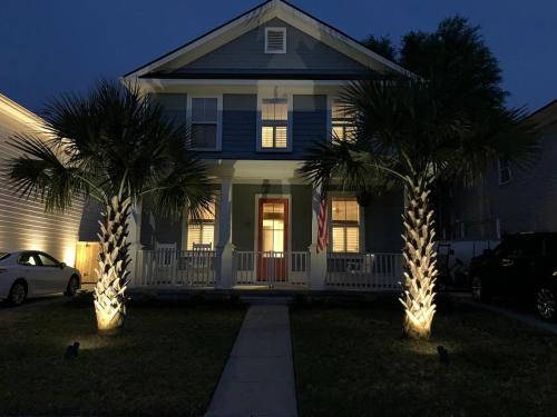 Twin Palms Beach Old Village 5-Min to Dwntwn in Charleston, USA